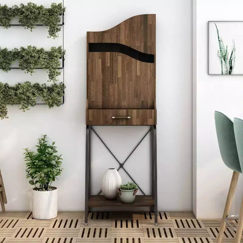 Mini bar industriel à 1 tiroir avec étagères et finition Hickory clair : Rangement pour vins, capacité de 20 bouteilles