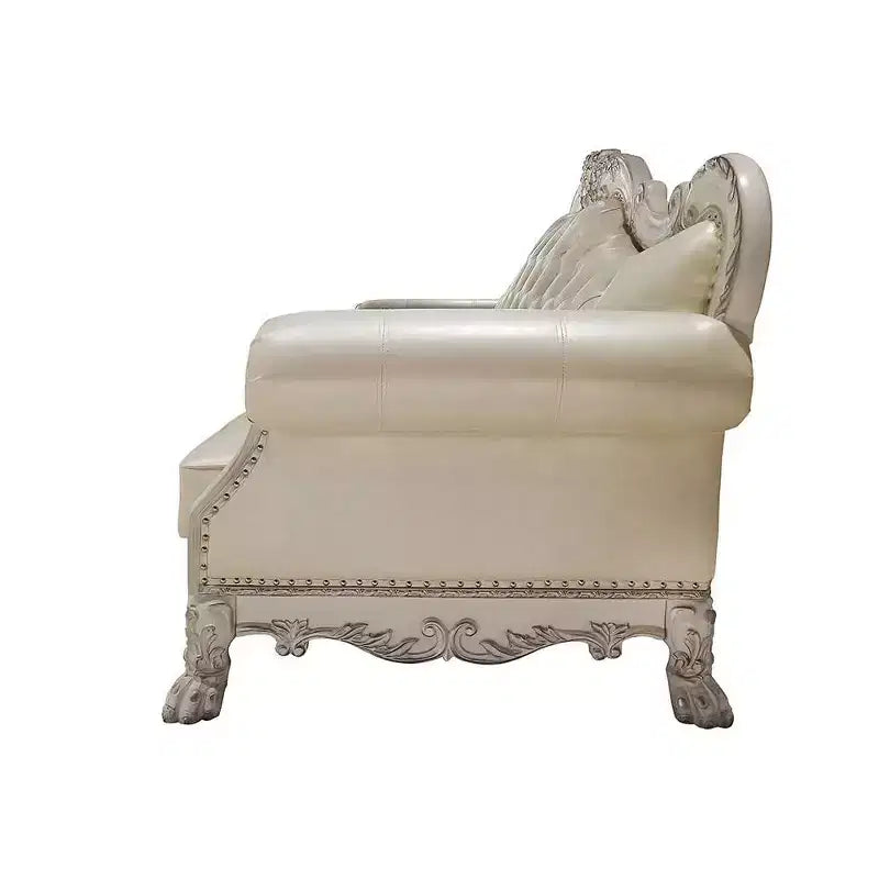 Canapé de Dresde 85,5 po en cuir synthétique et finition blanc cassé - Acme Furniture : Rembourrage capitonné traditionnel avec clous décoratifs