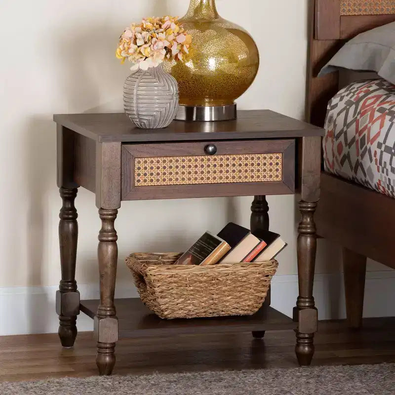 Table de chevet avec rotin marron foncé