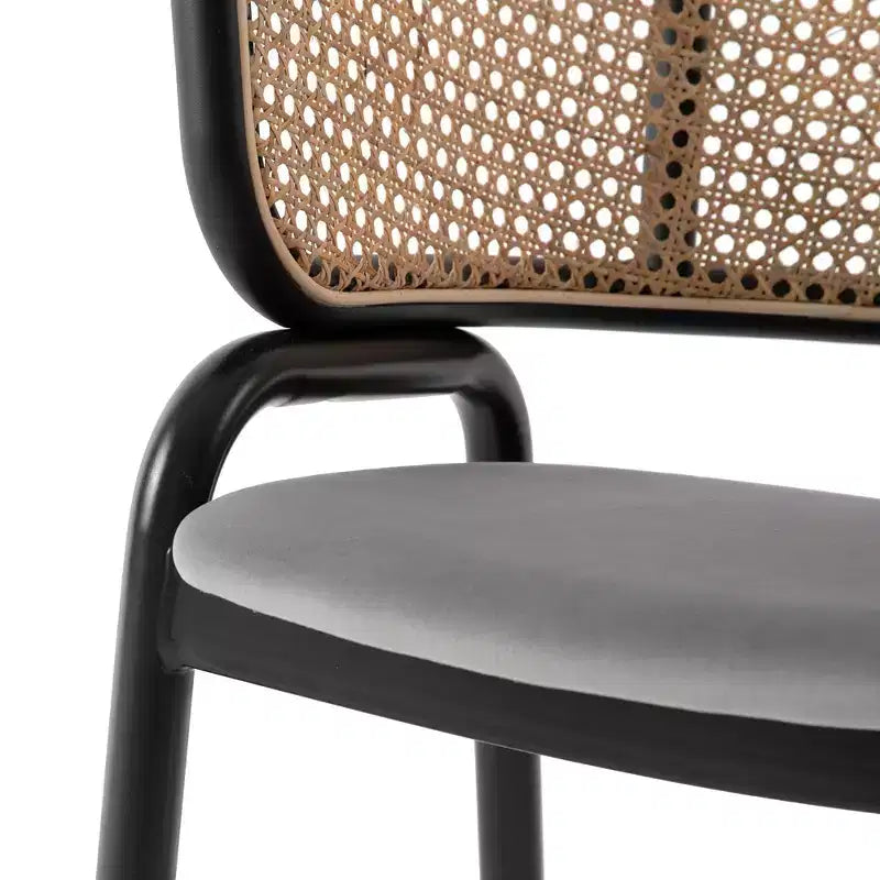 Chaise de salle à manger moderne avec structure noire