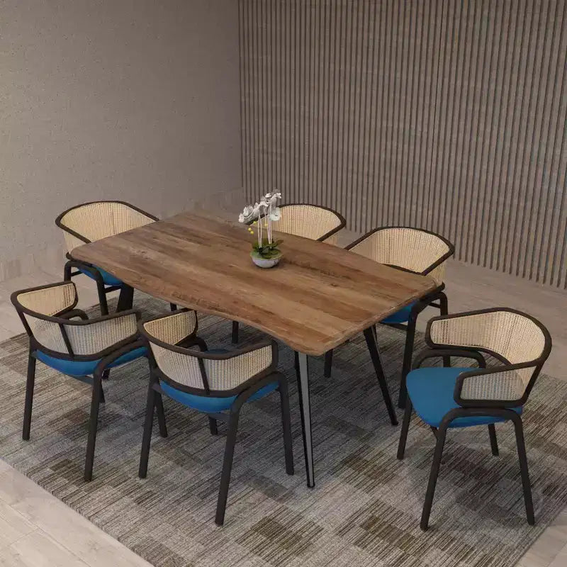 Chaise de salle à manger moderne avec structure noire