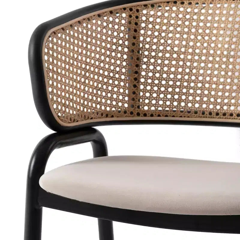 Chaise de salle à manger moderne avec structure noire